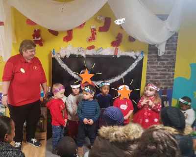 singing-christmas-carols-at-monkey-puzzle-aylesbury