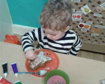 decorating-ginger-bread