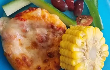Mini pizza and vegetables